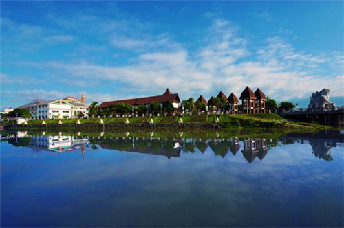 女子旅游一个月后回来（女子旅游一个月回来被自己养的蟒蛇吞掉）