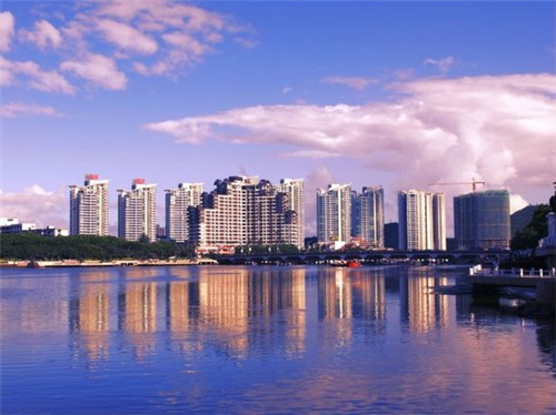 尤慧兰的教育背景是什么（尤慧兰的教育背景是什么样的）